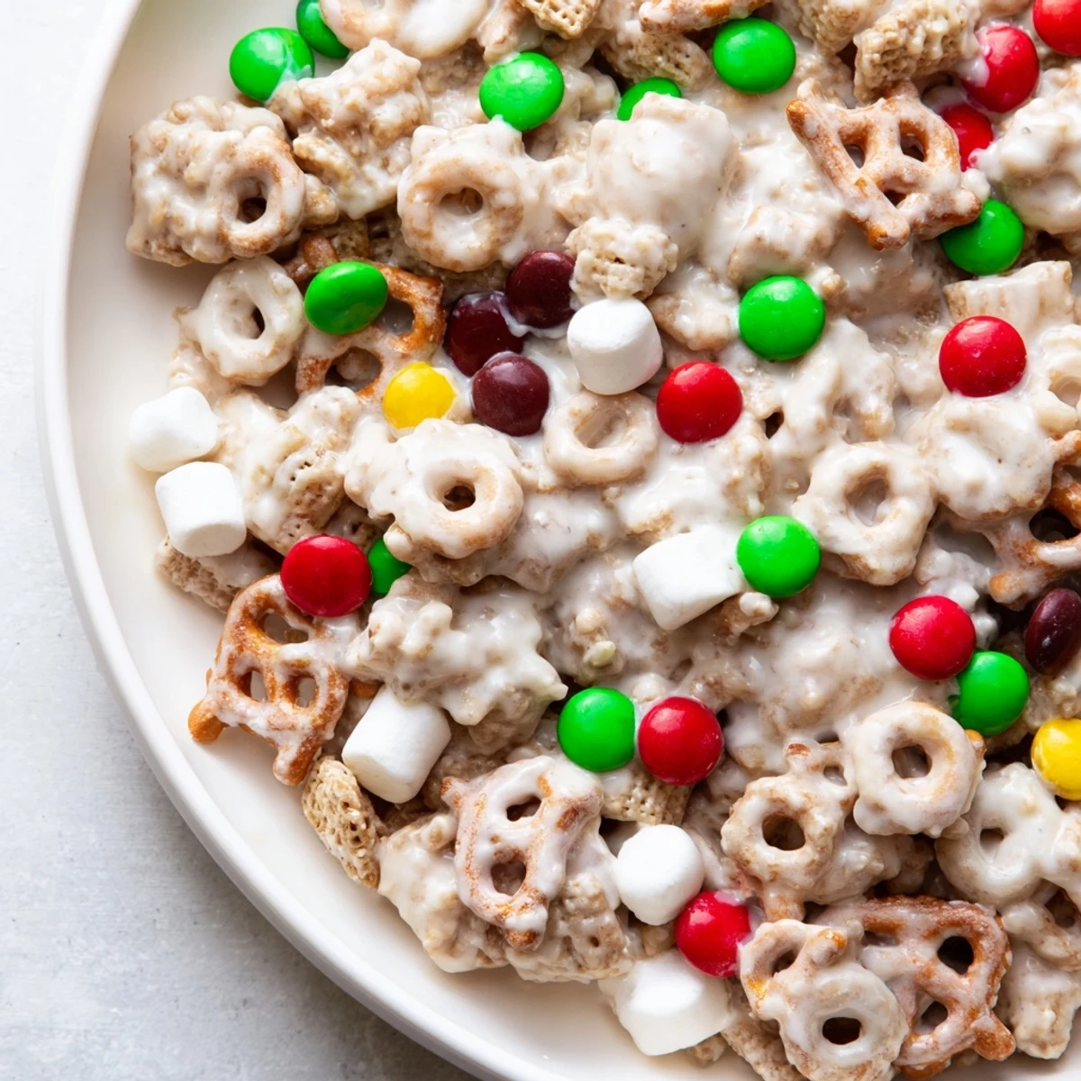 Reindeer Food mix with crunchy cereal, white chocolate coating, colorful candies